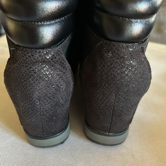 Black wedge sneaker size 6.5 - Picture 5 of 5